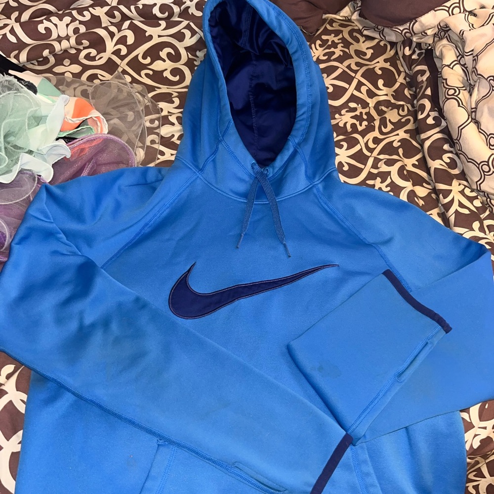 medium nike hoodie with thumb holes